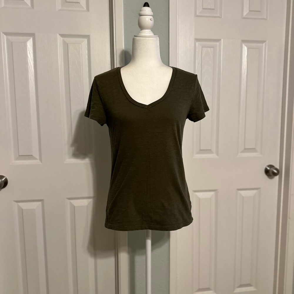 Universal Thread Green V-neck Short Sleeve Tee Size: Small - Picture 2 of 6